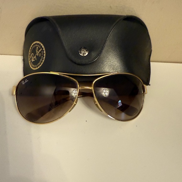 Ray-Ban Gold Frame Sunglasses with Black Case - Picture 1 of 2